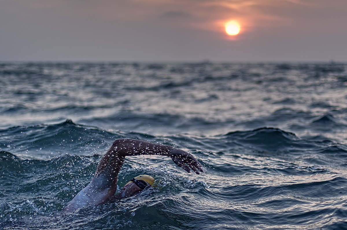 Swimming the english channel. Трогать море. Swim across the Ocean. English channel Swim. Я переплыву все моря и океаны.